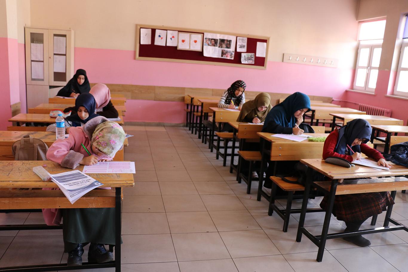 Bingöl'de "Kur'an Pınarı" sınavı Bingöl'de "Kur'an Pınarı" sınavı